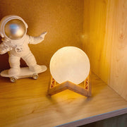 Lampa de veghe Luna, lumina LED alb cald, alimentare baterii, stand din plastic, 15 cm - Diversico